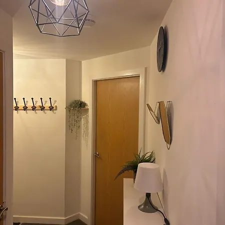 2 Bedroom 2 Bathroom Ground Floor Apartment In Central Location Warrington Exterior photo