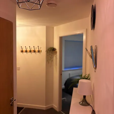 2 Bedroom 2 Bathroom Ground Floor Apartment In Central Location Warrington Exterior photo