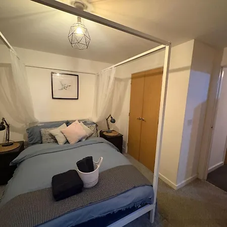2 Bedroom 2 Bathroom Ground Floor Apartment In Central Location Warrington Exterior photo
