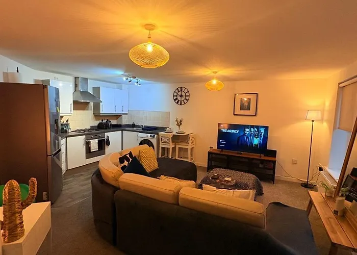 2 Bedroom 2 Bathroom Ground Floor Apartment In Central Location