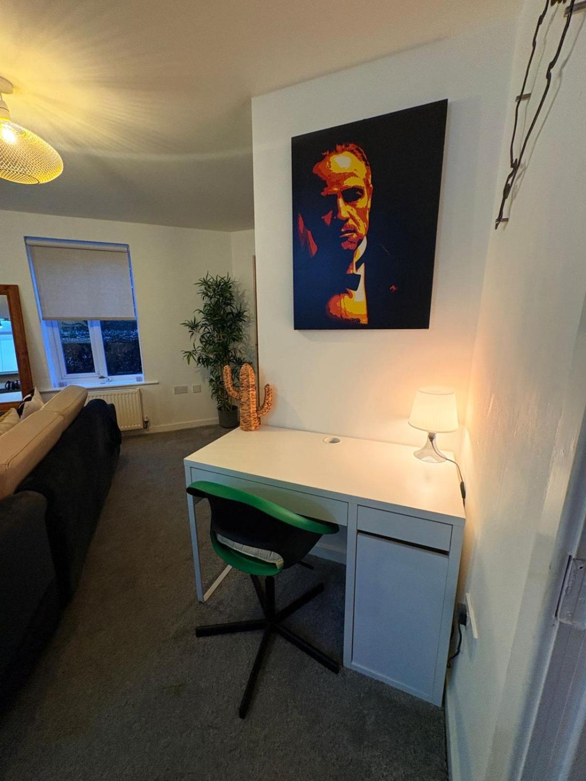 2 Bedroom 2 Bathroom Ground Floor In Location *