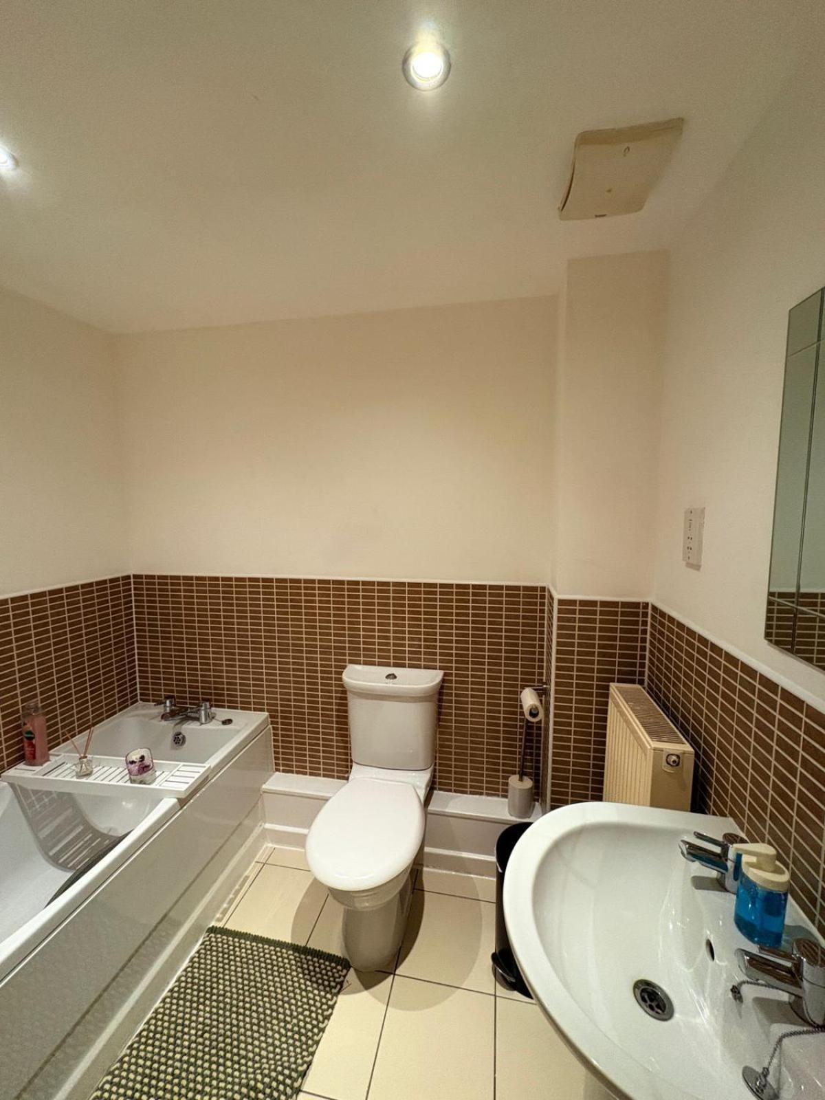 2 Bedroom 2 Bathroom Ground Floor In Location