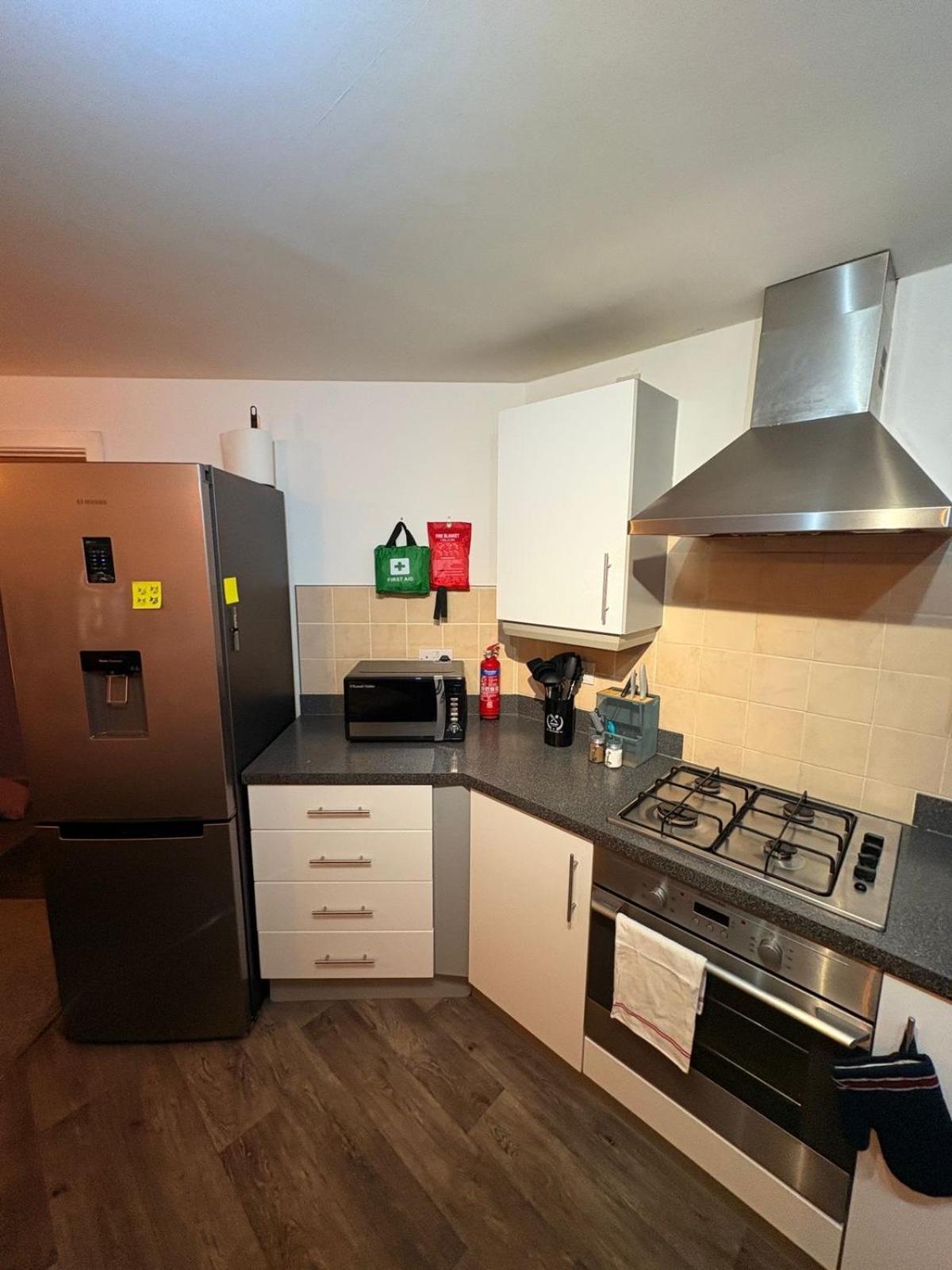 2 Bedroom 2 Bathroom Ground Floor In Location *
