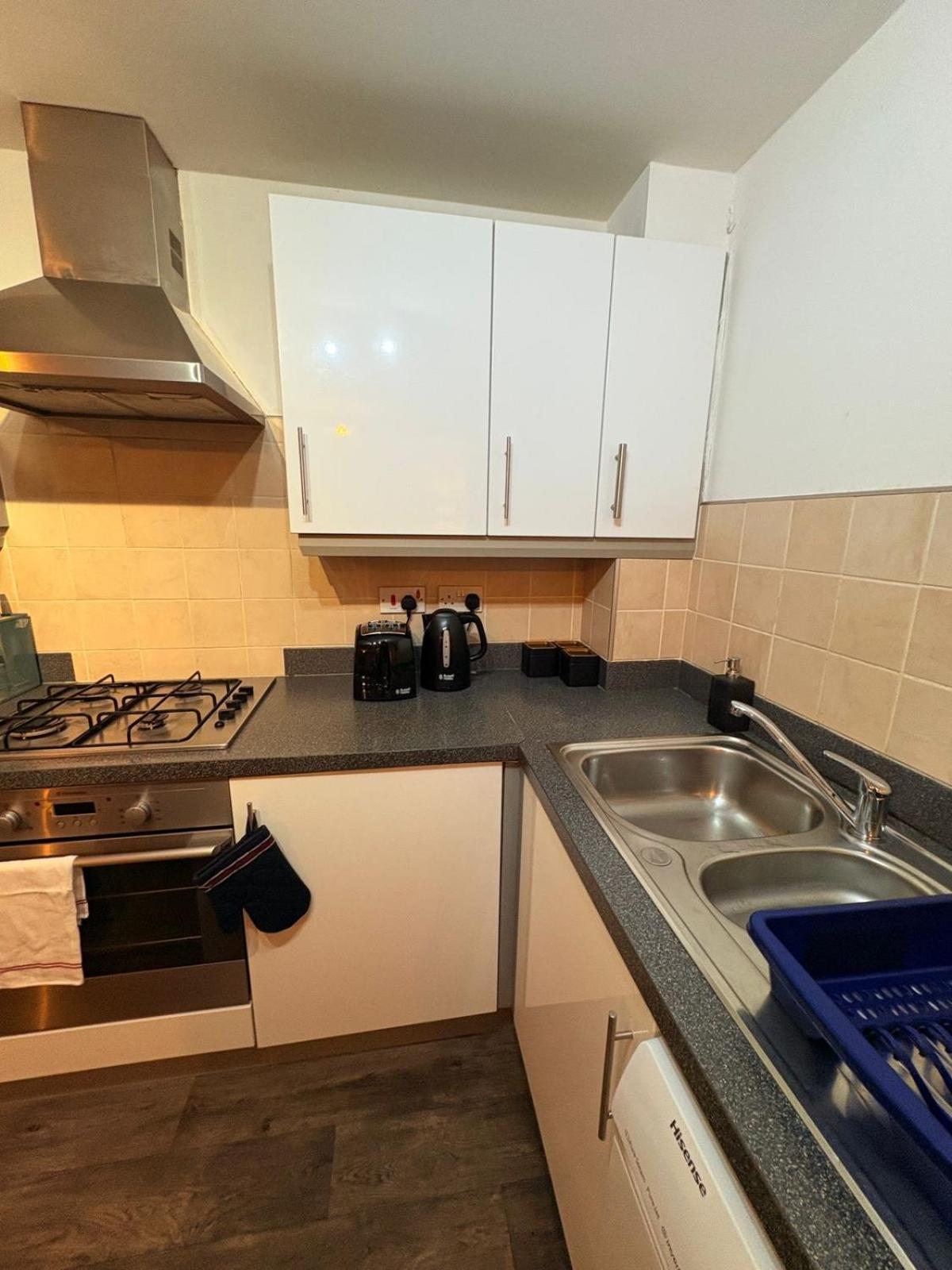 2 Bedroom 2 Bathroom Ground Floor In Location *