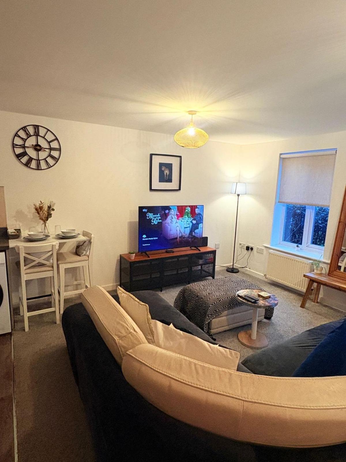 Apartment 2 Bedroom 2 Bathroom Ground Floor In Location *