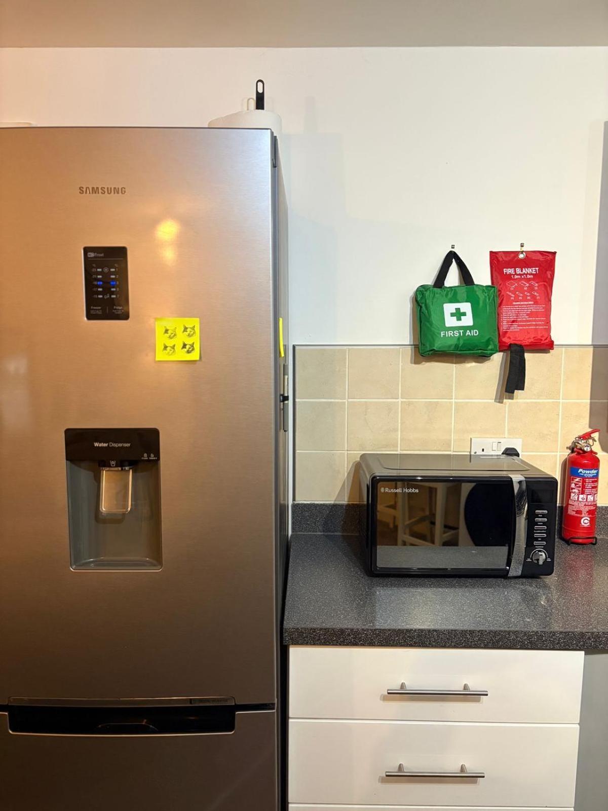 2 Bedroom 2 Bathroom Ground Floor In Location *