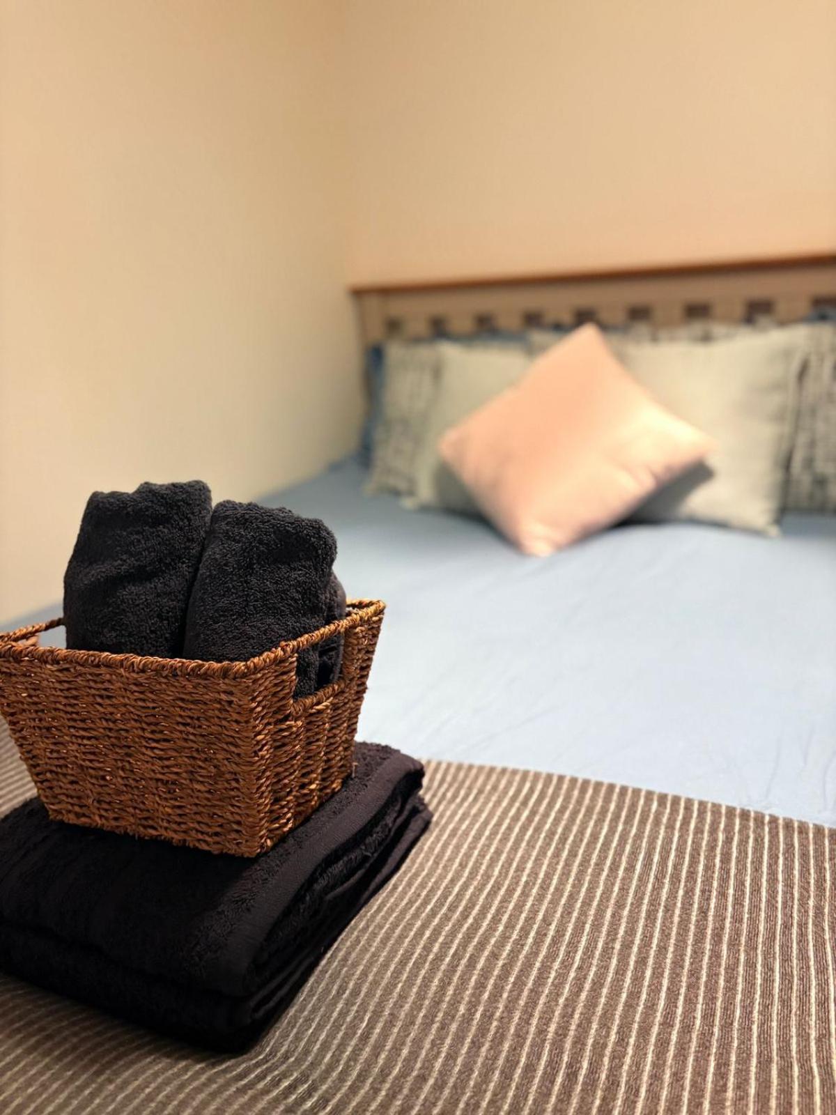 2 Bedroom 2 Bathroom Ground Floor In Location *