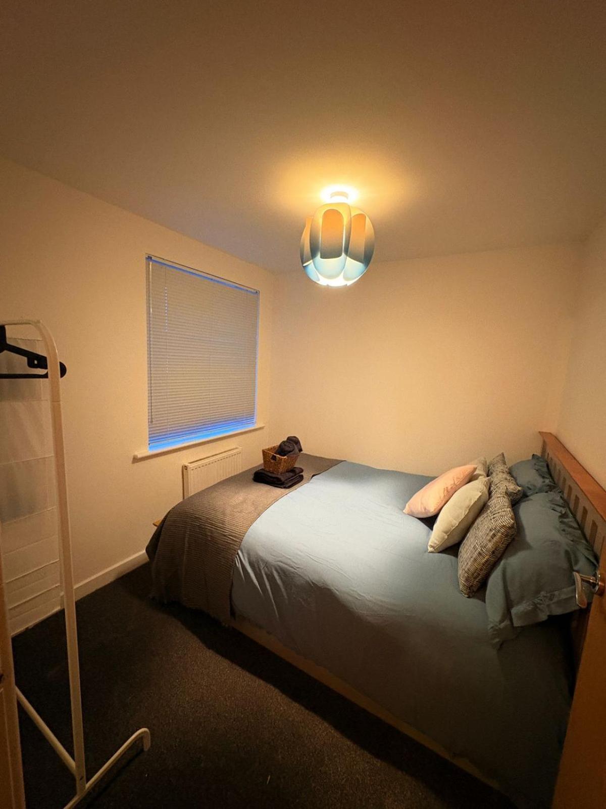 2 Bedroom 2 Bathroom Ground Floor In Location *