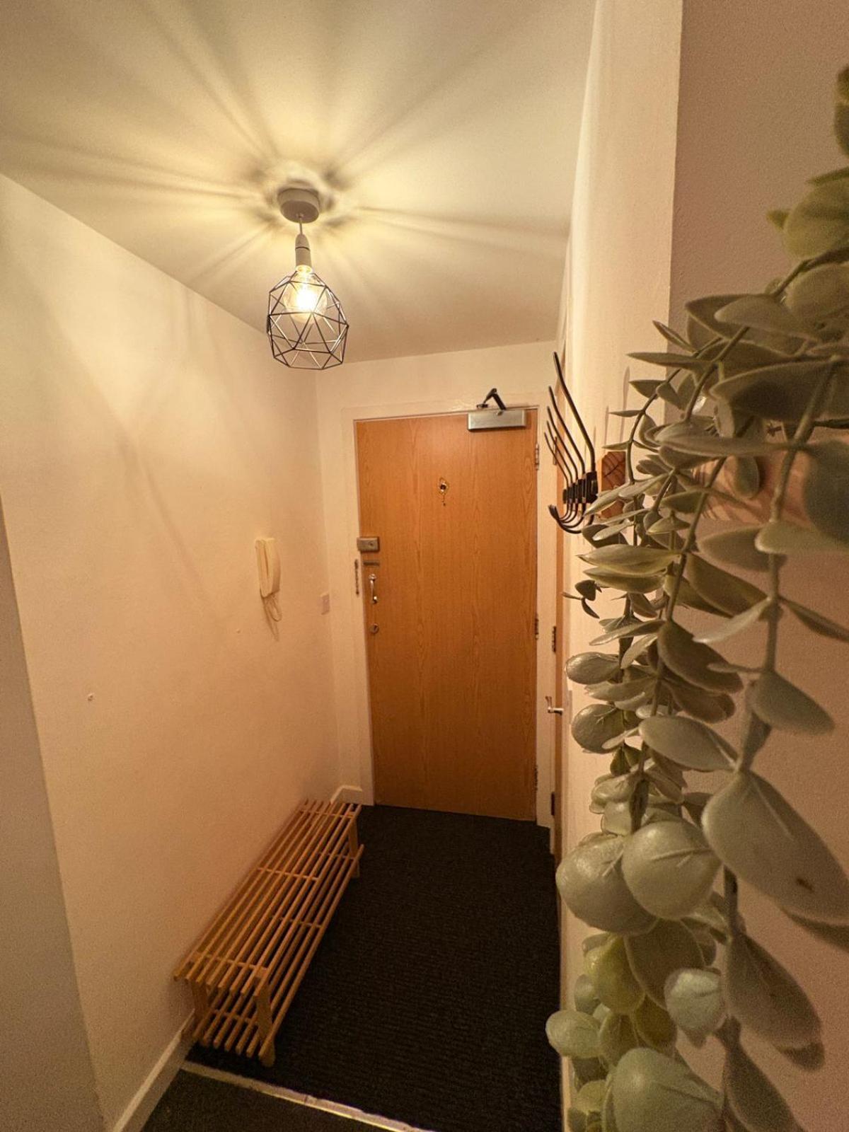 2 Bedroom 2 Bathroom Ground Floor In Location