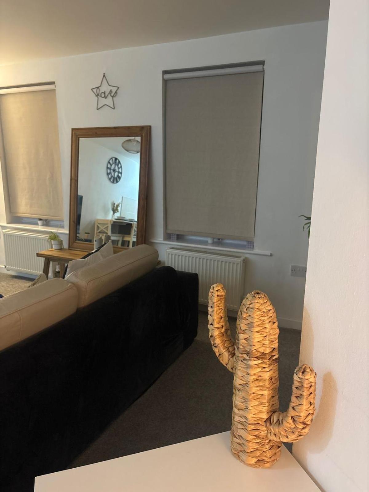 2 Bedroom 2 Bathroom Ground Floor In Location Apartment *