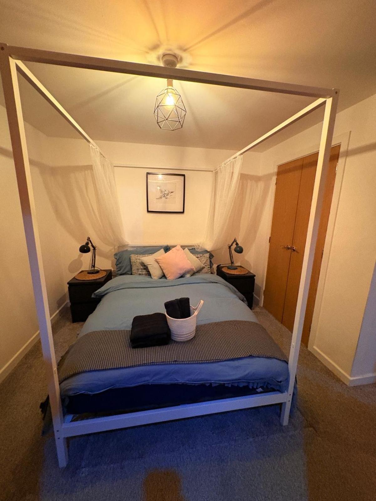 2 Bedroom 2 Bathroom Ground Floor In Location Apartment *