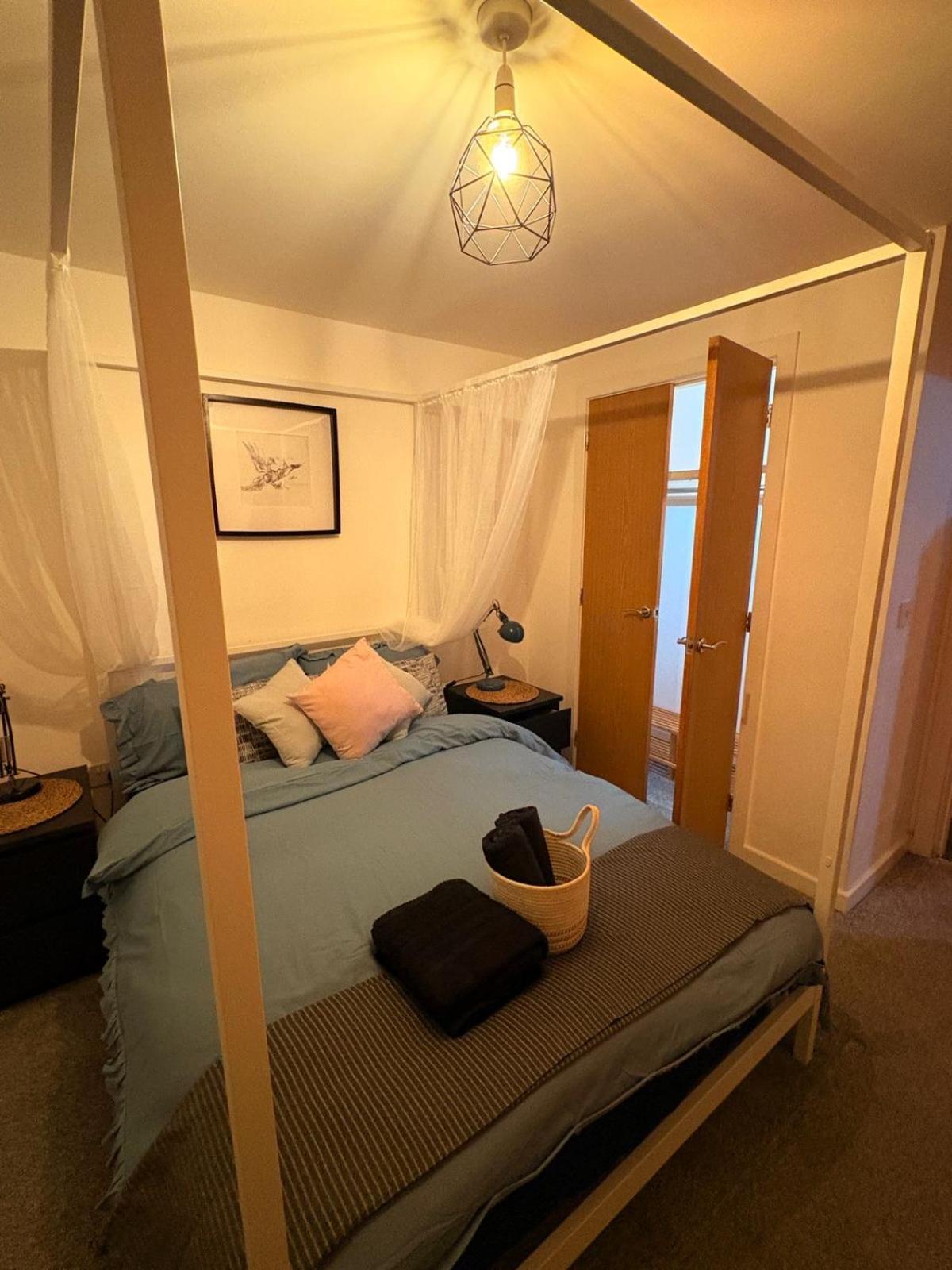 Apartment 2 Bedroom 2 Bathroom Ground Floor In Location *